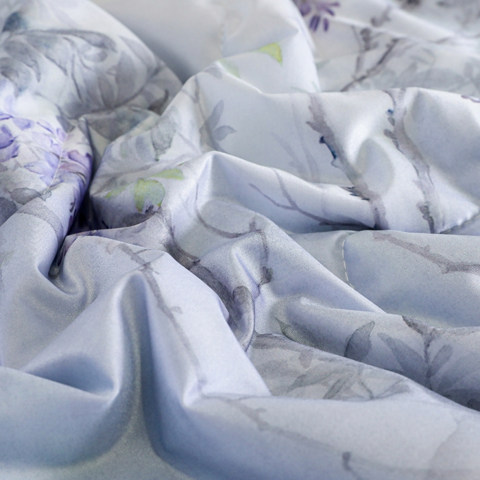 91家纺网 家纺一手货源 找家纺 天之悦家纺 2026新款夏被油光丝数码印花锦氨凉感被夏凉被空调被 星蔓兰灰