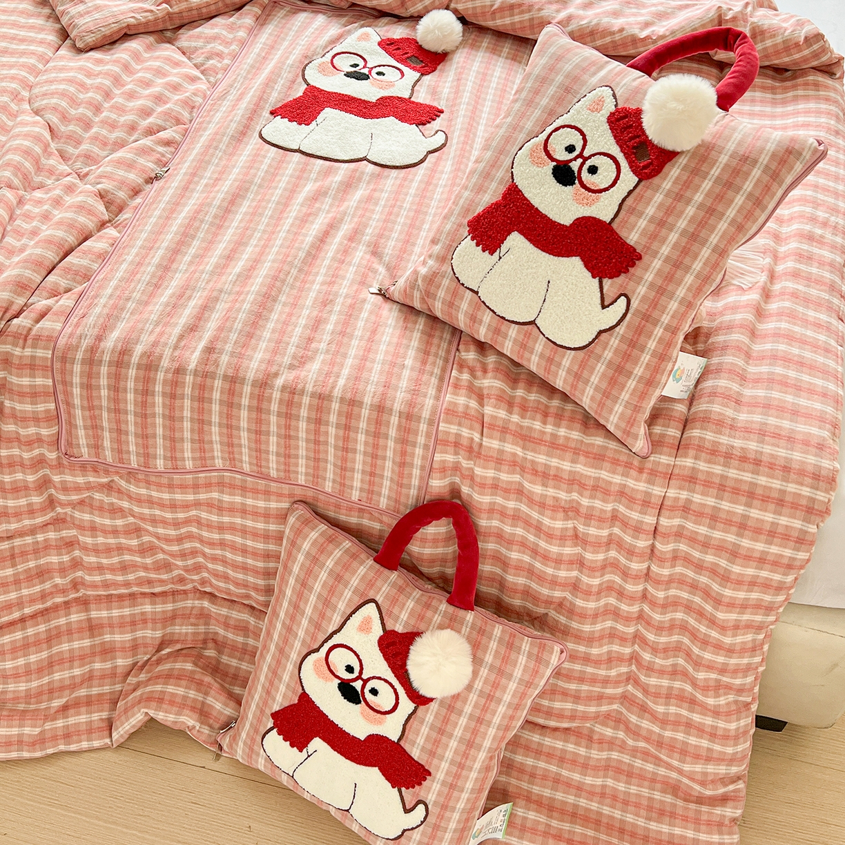 91家纺网 家纺一手货源 找家纺 古本家居 2026春夏新款全棉美拉德西高地系列抱枕被 全棉美拉德围巾西高地粉格