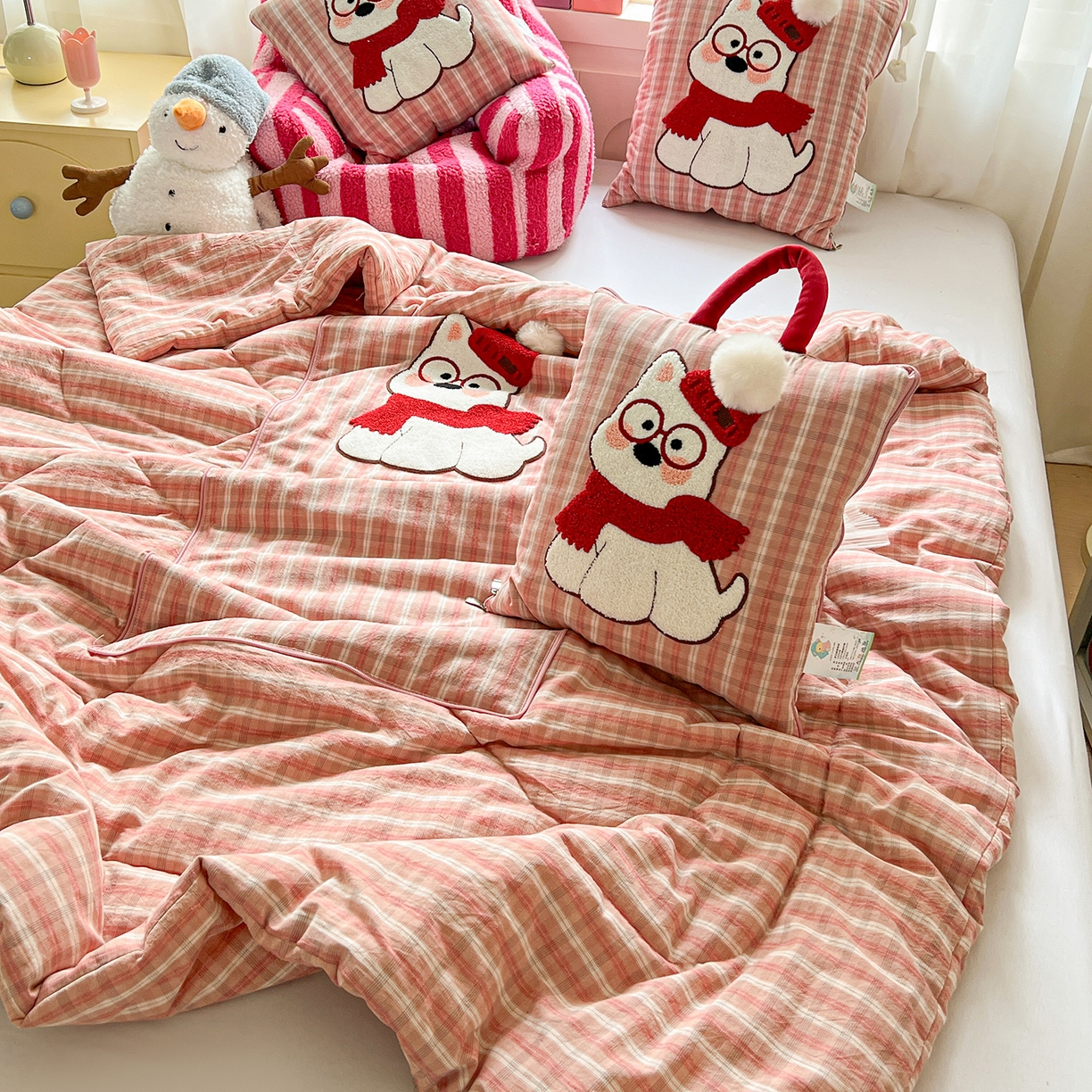 91家纺网 家纺一手货源 找家纺 古本家居 2026春夏新款全棉美拉德西高地系列抱枕被 全棉美拉德围巾西高地粉格