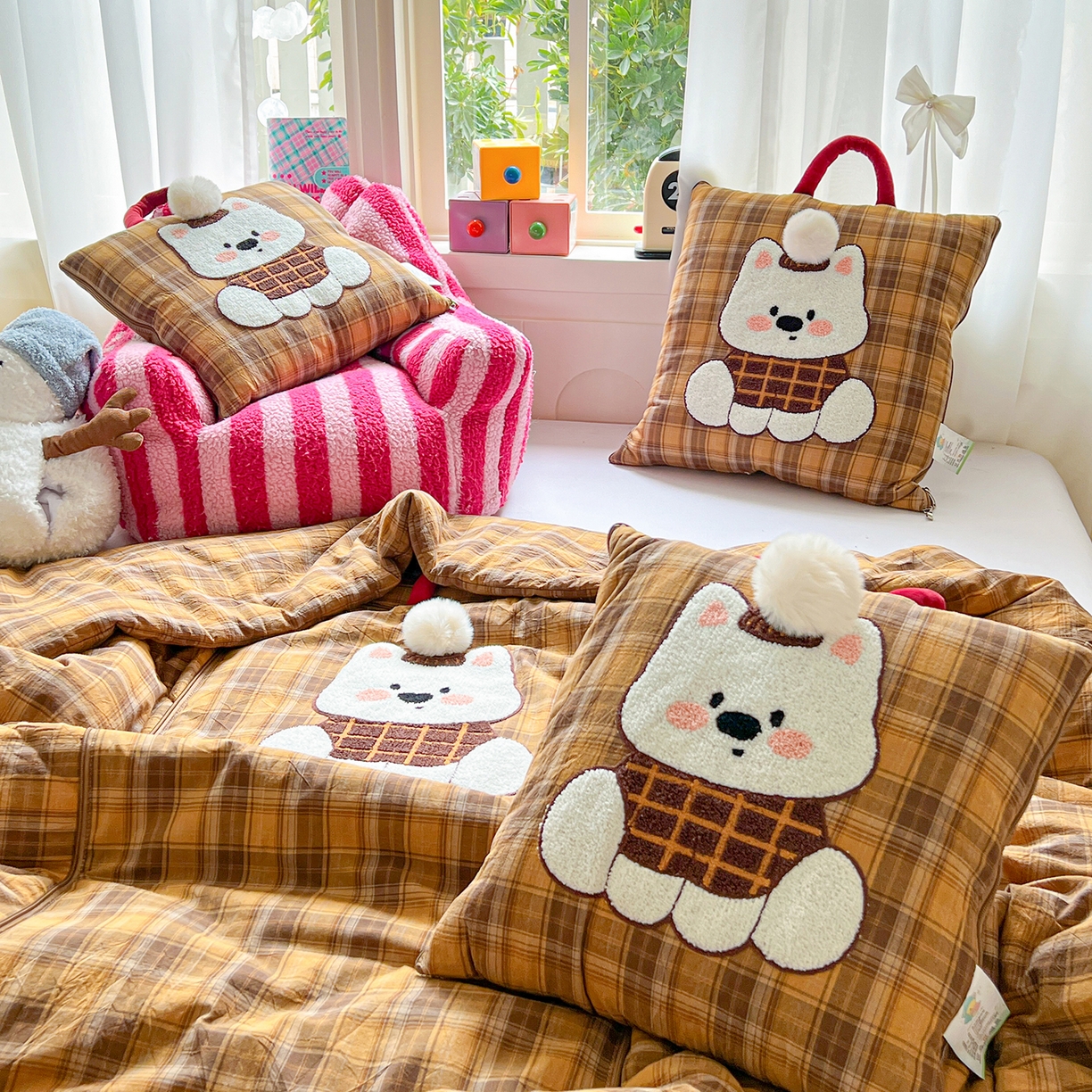 91家纺网 家纺一手货源 找家纺 古本家居 2026春夏新款全棉美拉德西高地系列抱枕被 全棉美拉德圆脸西高地黄格