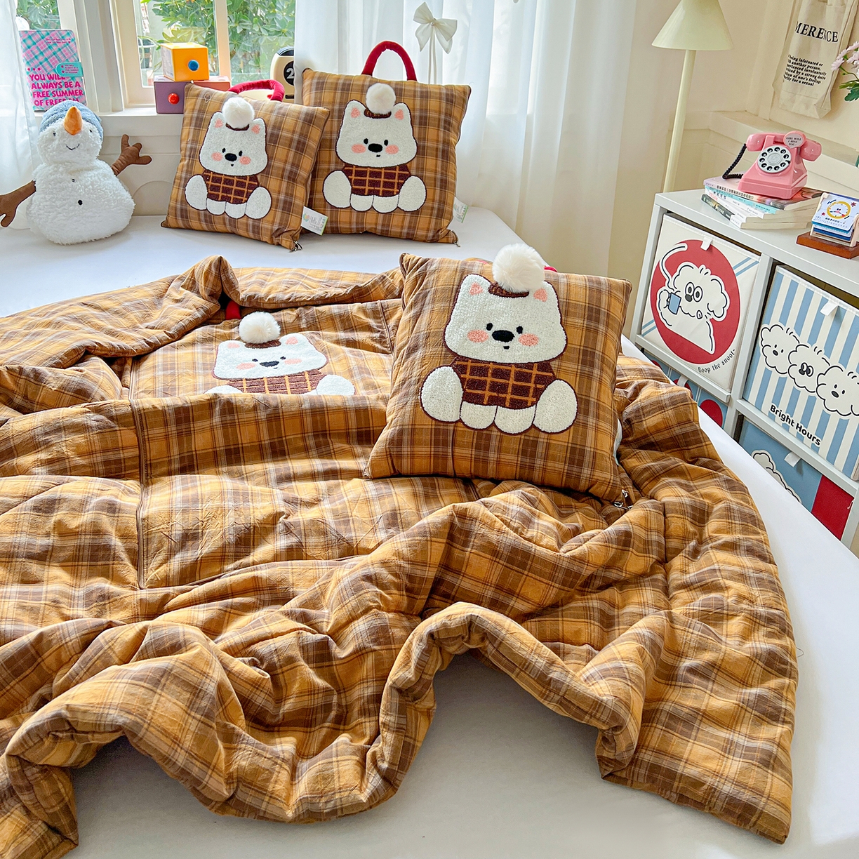 91家纺网 家纺一手货源 找家纺 古本家居 2026春夏新款全棉美拉德西高地系列抱枕被 全棉美拉德圆脸西高地黄格