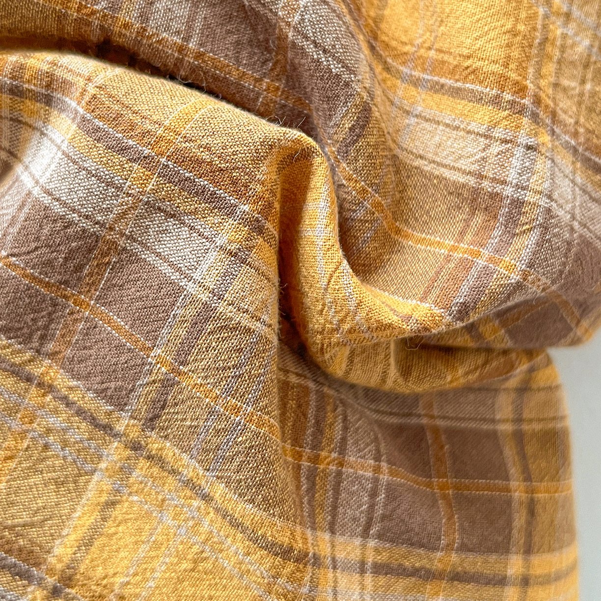 91家纺网 家纺一手货源 找家纺 古本家居 2026春夏新款全棉美拉德西高地系列抱枕被 全棉美拉德圆脸西高地黄格