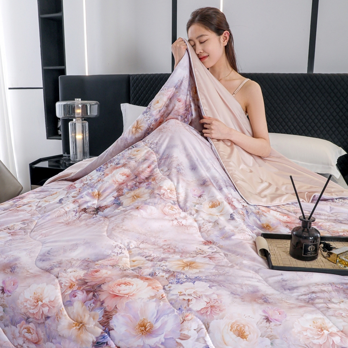 91家纺网 家纺一手货源 找家纺 天之悦家纺 2026新款夏被油光丝数码印花锦氨凉感被夏凉被空调被 月荷玉