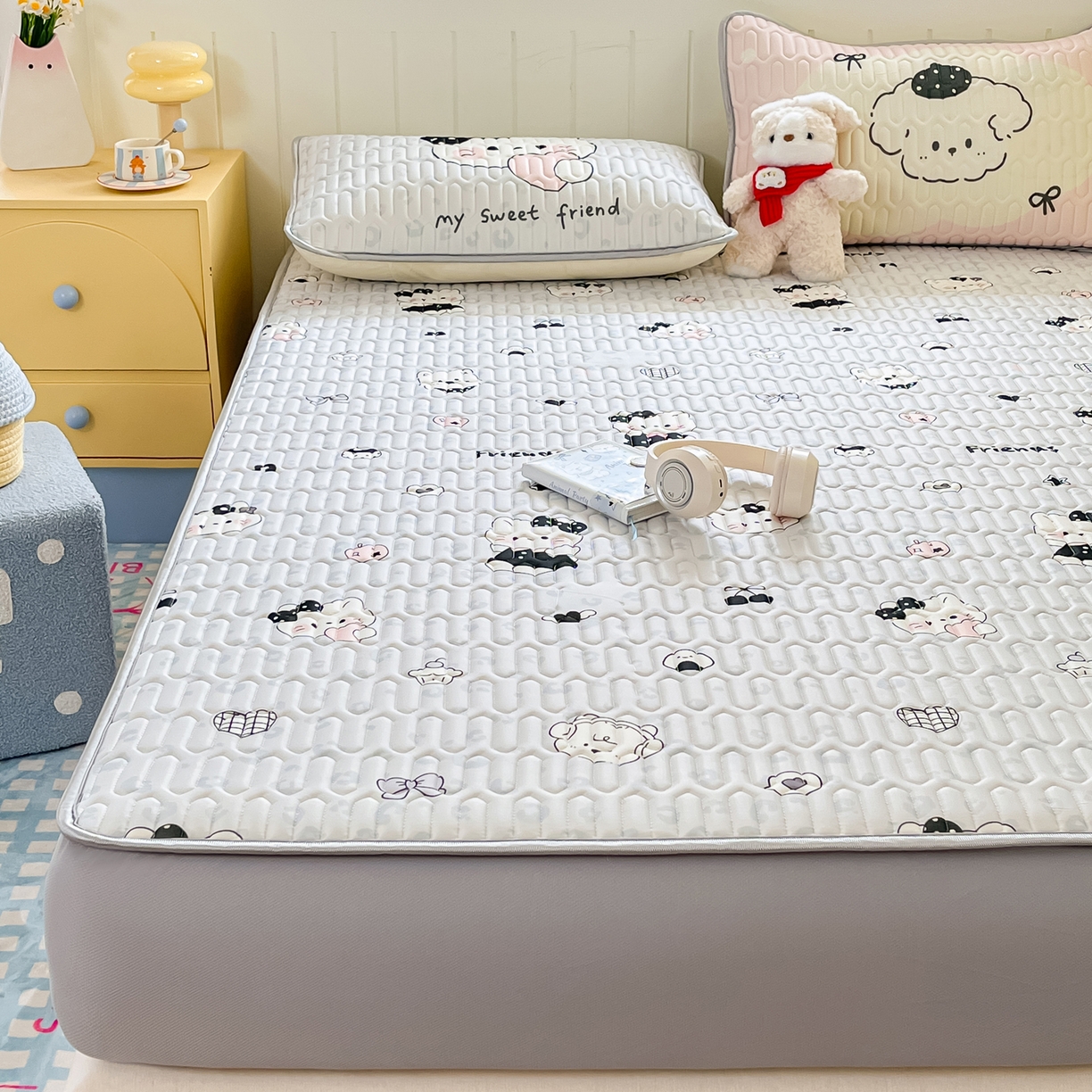 91家纺网 家纺一手货源 找家纺 摩妮卡 2026春夏新款凉感丝印花小清新乳胶凉席席子床笠款三件套 友谊之家-灰