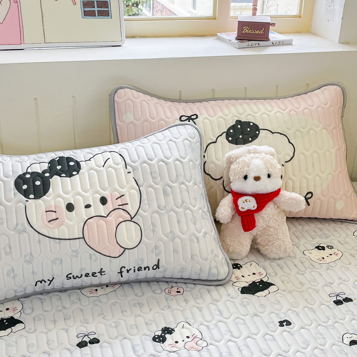 91家纺网 家纺一手货源 找家纺 摩妮卡 2026春夏新款凉感丝印花小清新乳胶凉席席子床笠款三件套 友谊之家-灰