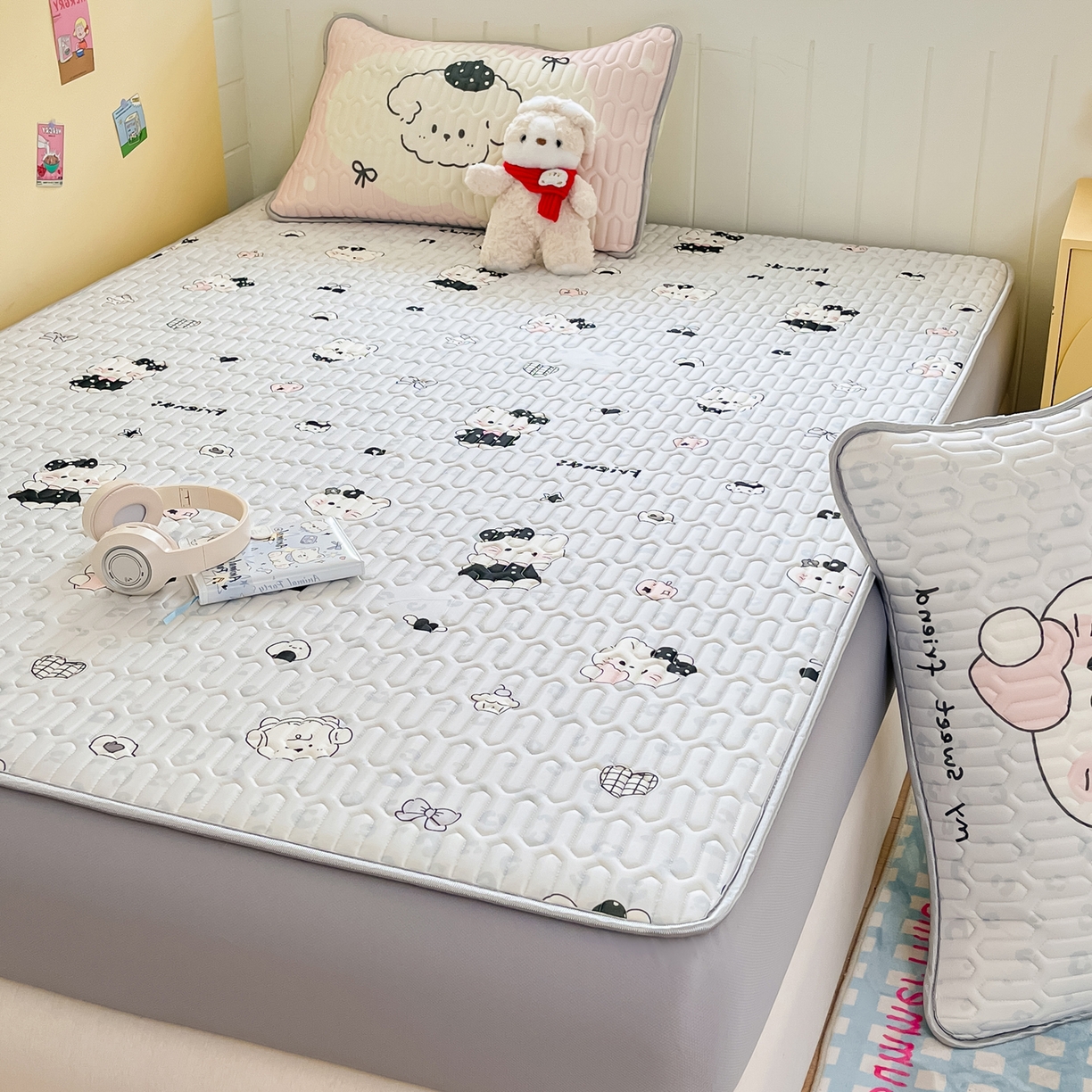 91家纺网 家纺一手货源 找家纺 摩妮卡 2026春夏新款凉感丝印花小清新乳胶凉席席子床笠款三件套 友谊之家-灰