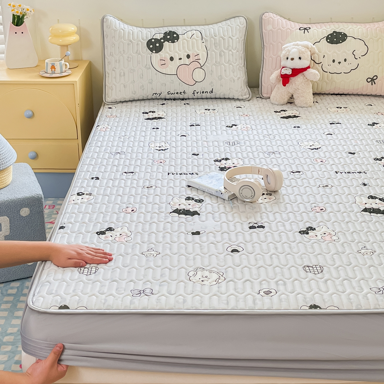 91家纺网 家纺一手货源 找家纺 摩妮卡 2026春夏新款凉感丝印花小清新乳胶凉席席子床笠款三件套 友谊之家-灰