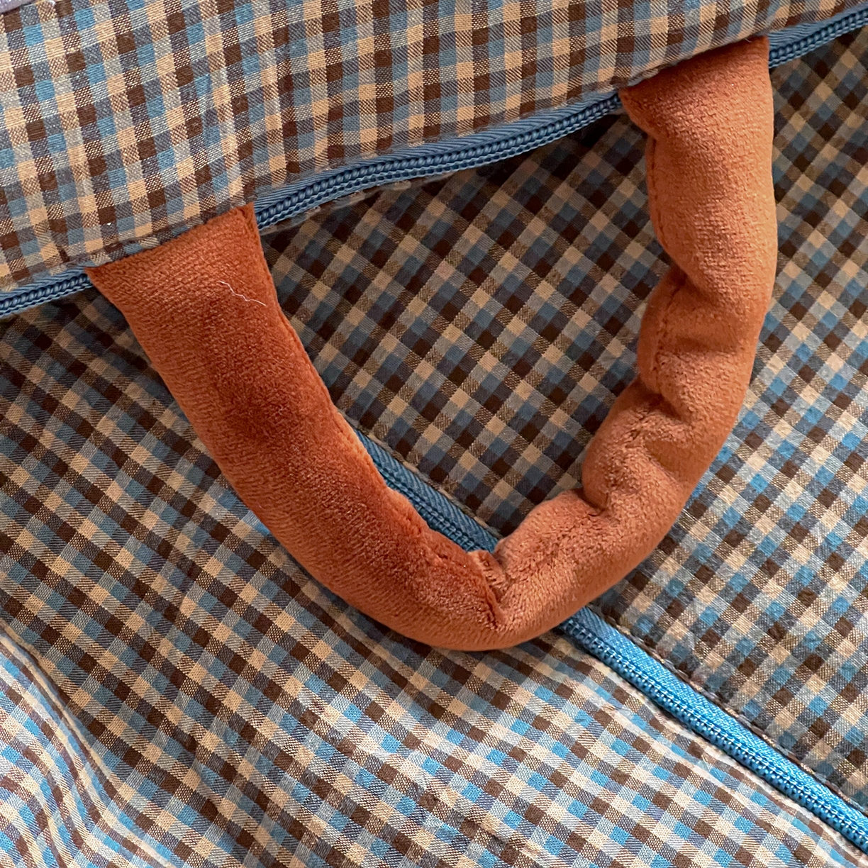 91家纺网 家纺一手货源 找家纺 古本家居 2026春夏新款全棉小丑象系列抱枕被 全棉小丑象蓝格