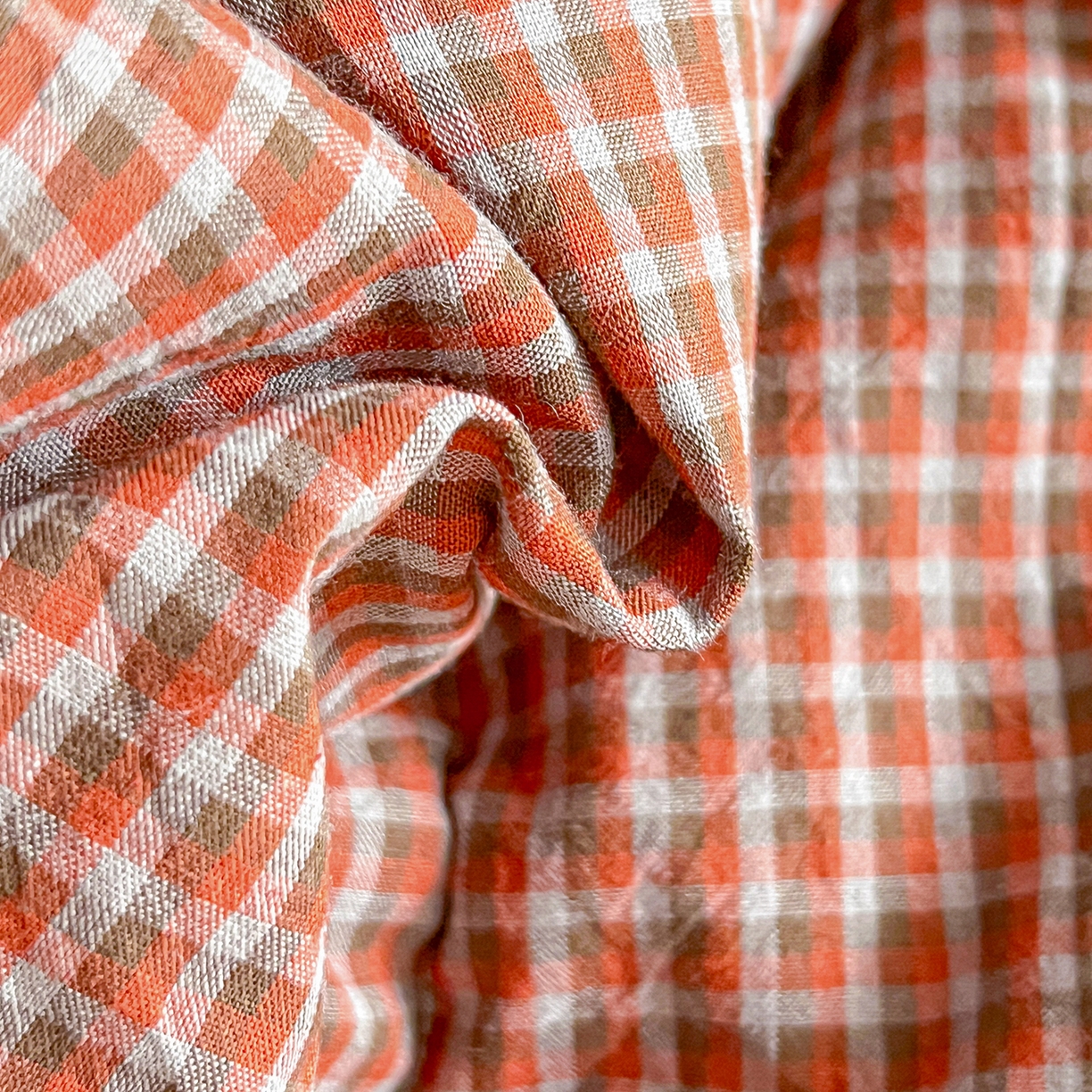 91家纺网 家纺一手货源 找家纺 古本家居 2026春夏新款全棉小丑象系列抱枕被 全棉小丑象红格