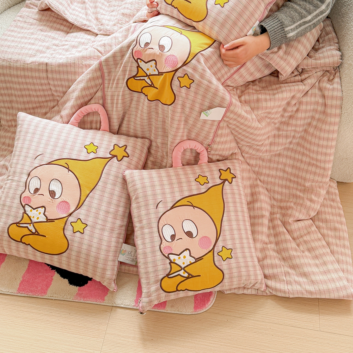 91家纺网 家纺一手货源 找家纺 （总）古本家居 2026春夏新款全棉星宝系列抱枕被