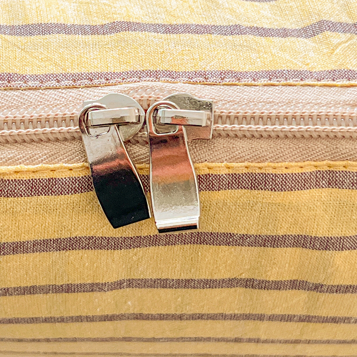 91家纺网 家纺一手货源 找家纺 古本家居 2026春夏新款全棉星宝系列抱枕被 全棉星宝黄条