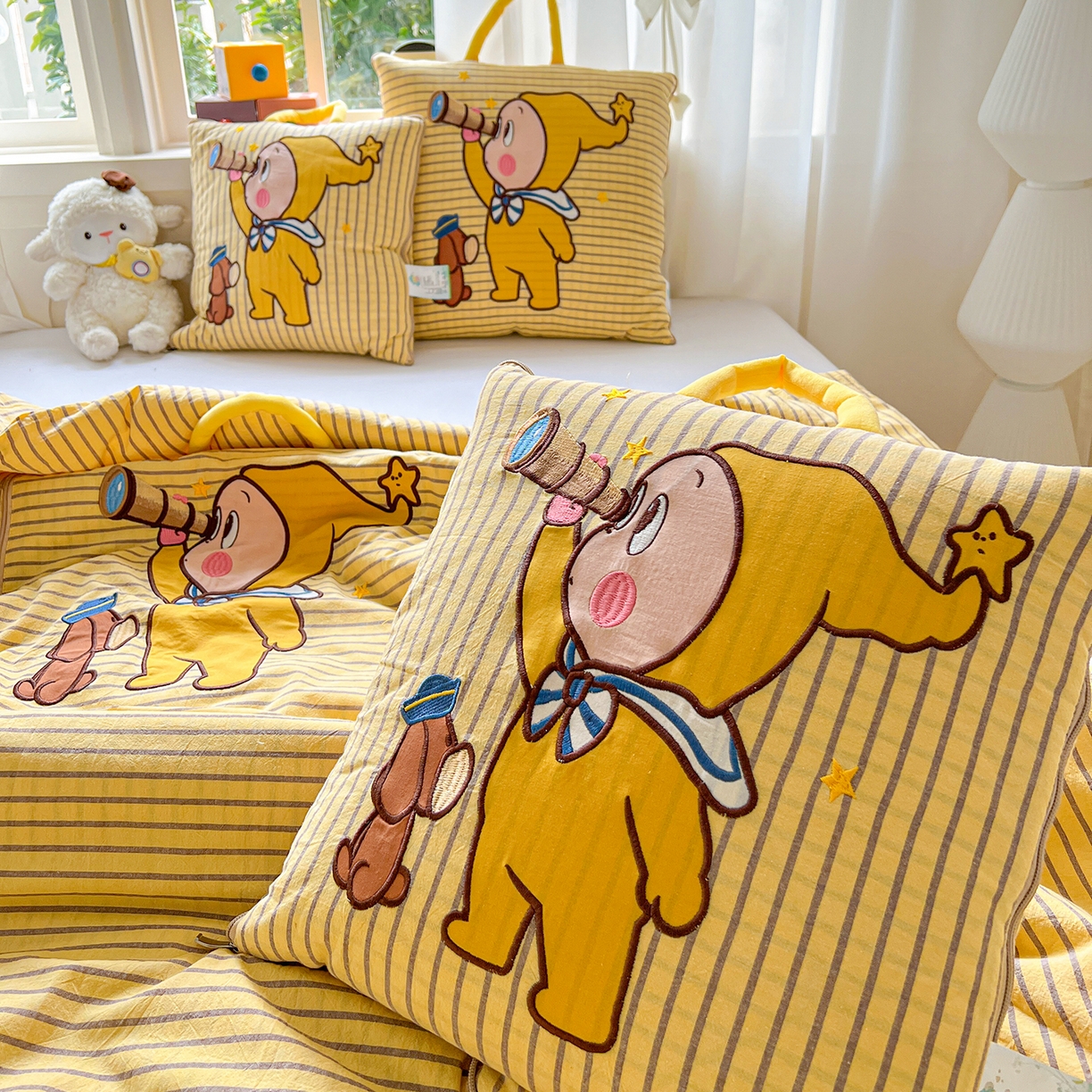 91家纺网 家纺一手货源 找家纺 古本家居 2026春夏新款全棉星宝系列抱枕被 全棉星宝黄条