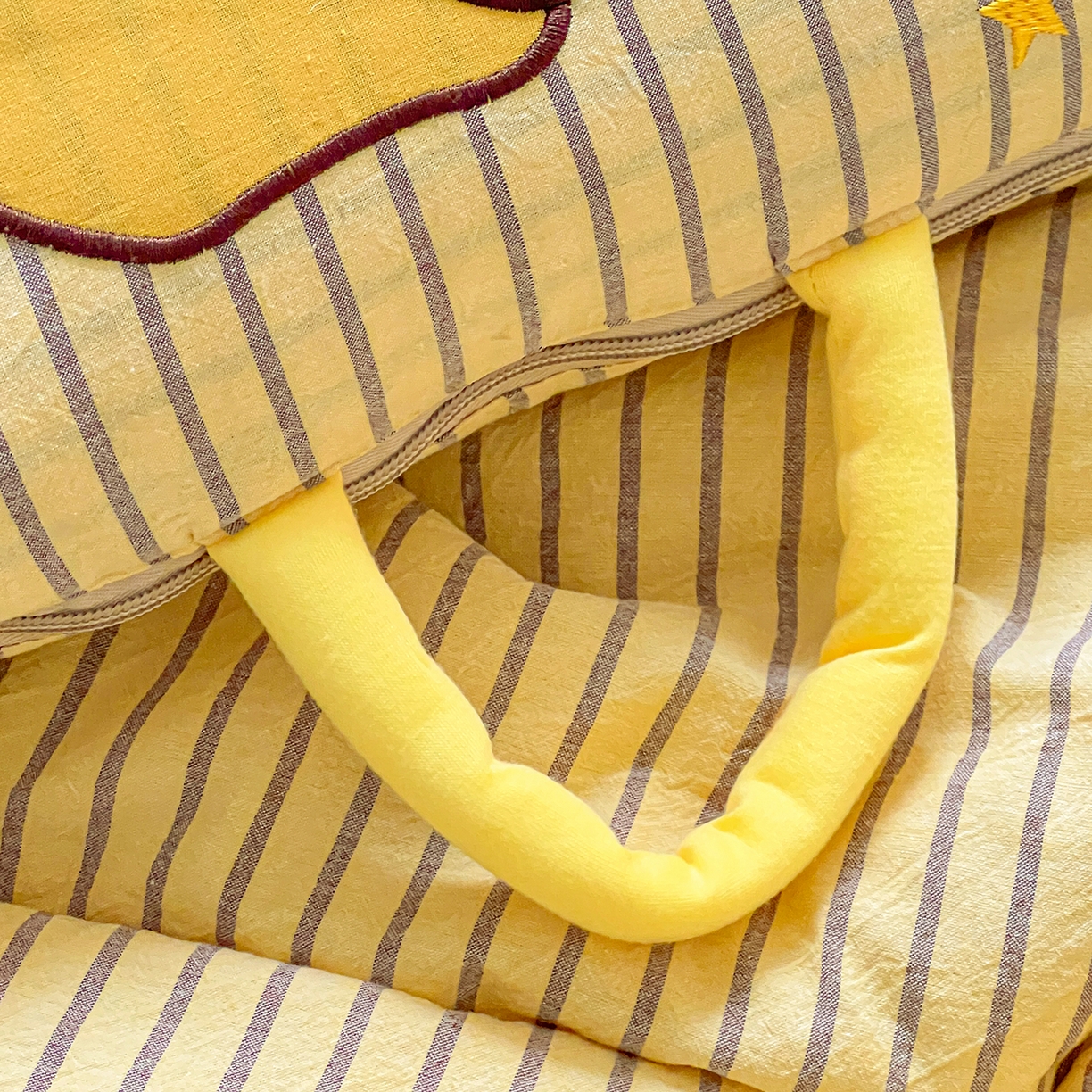 91家纺网 家纺一手货源 找家纺 古本家居 2026春夏新款全棉星宝系列抱枕被 全棉星宝黄条