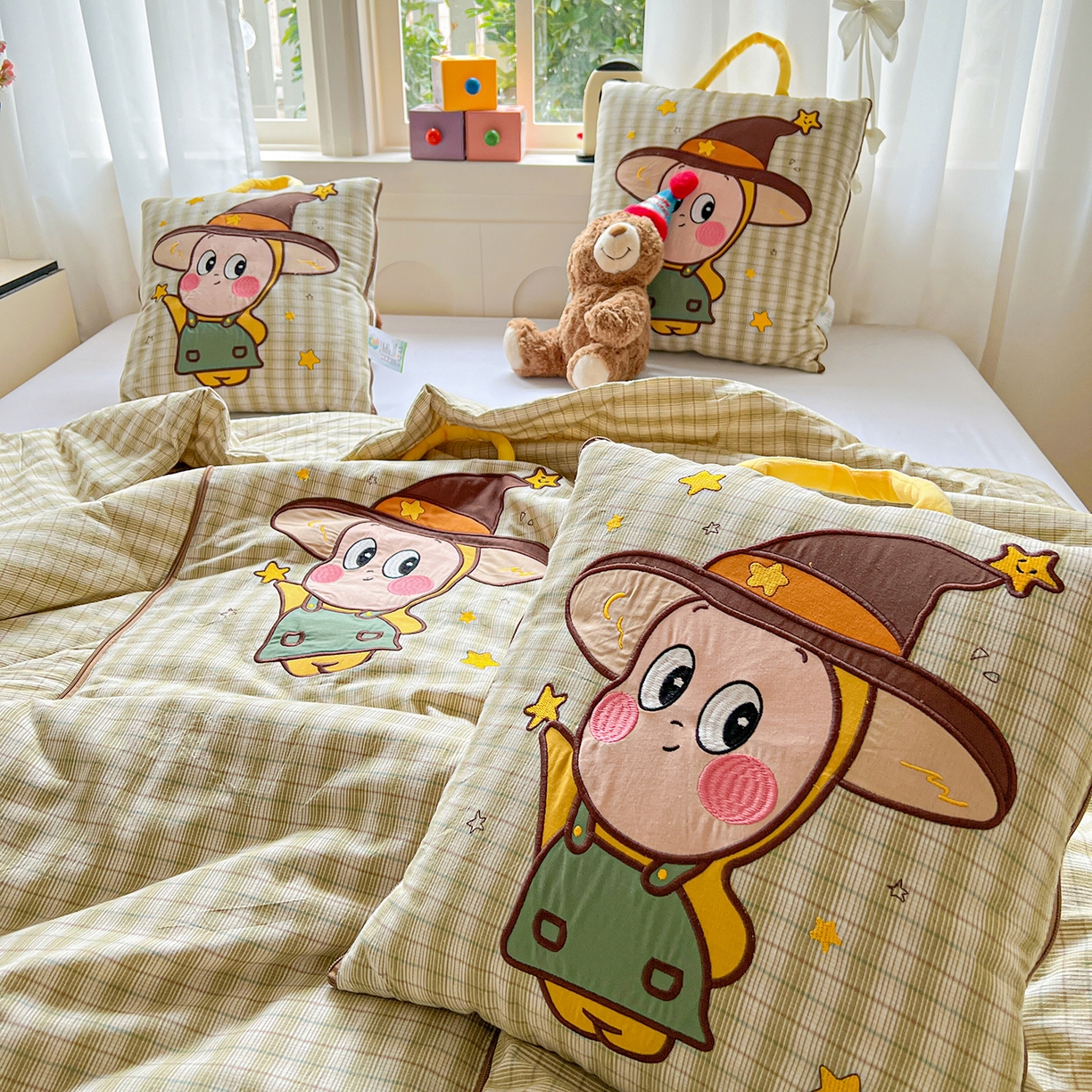 91家纺网 家纺一手货源 找家纺 古本家居 2026春夏新款全棉星宝系列抱枕被 全棉星宝绿格