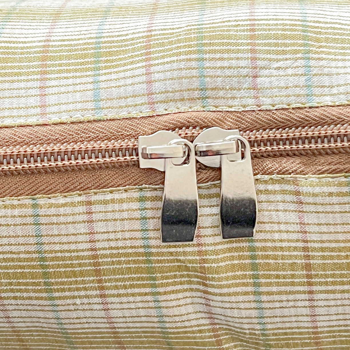 91家纺网 家纺一手货源 找家纺 古本家居 2026春夏新款全棉星宝系列抱枕被 全棉星宝绿格