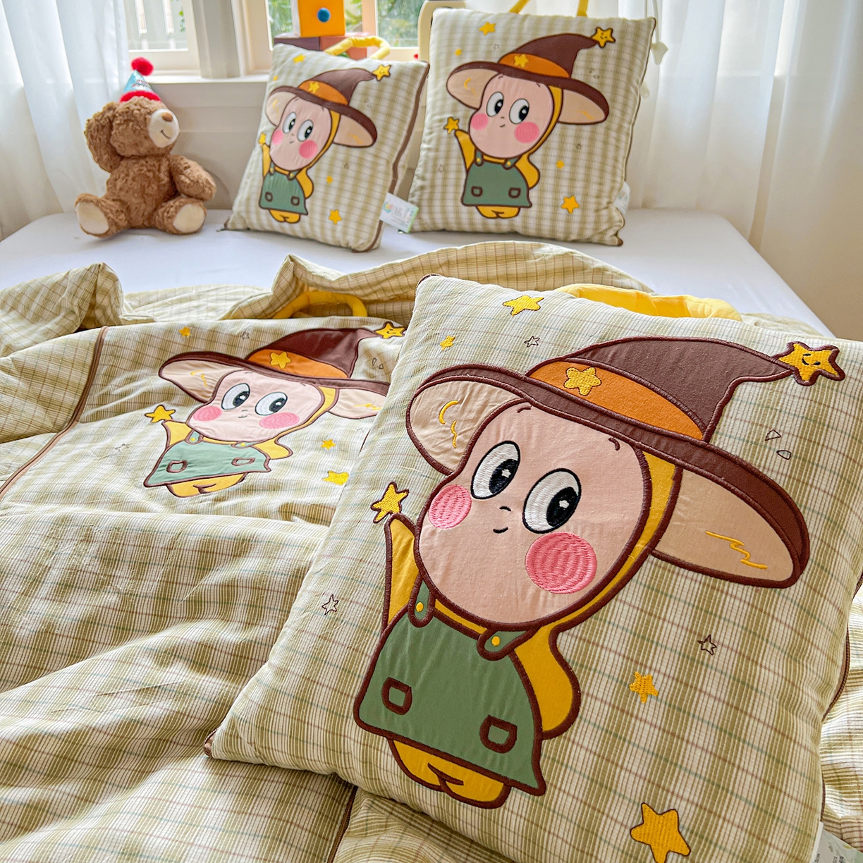 91家纺网 家纺一手货源 找家纺 古本家居 2026春夏新款全棉星宝系列抱枕被 全棉星宝绿格