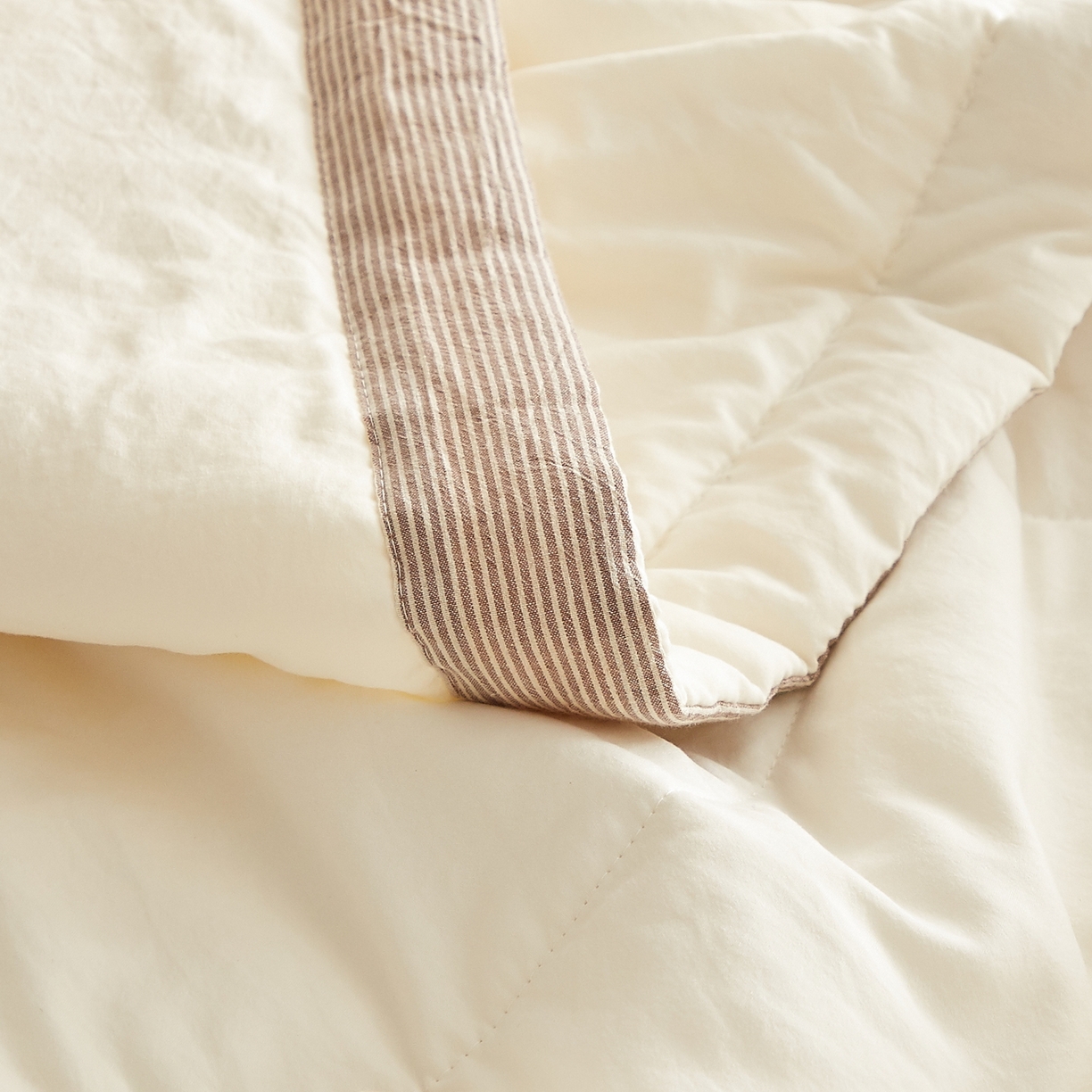 91家纺网 家纺一手货源 找家纺 （总）格子铺 2026新款亲肤水洗棉棉花条纹包边夏被