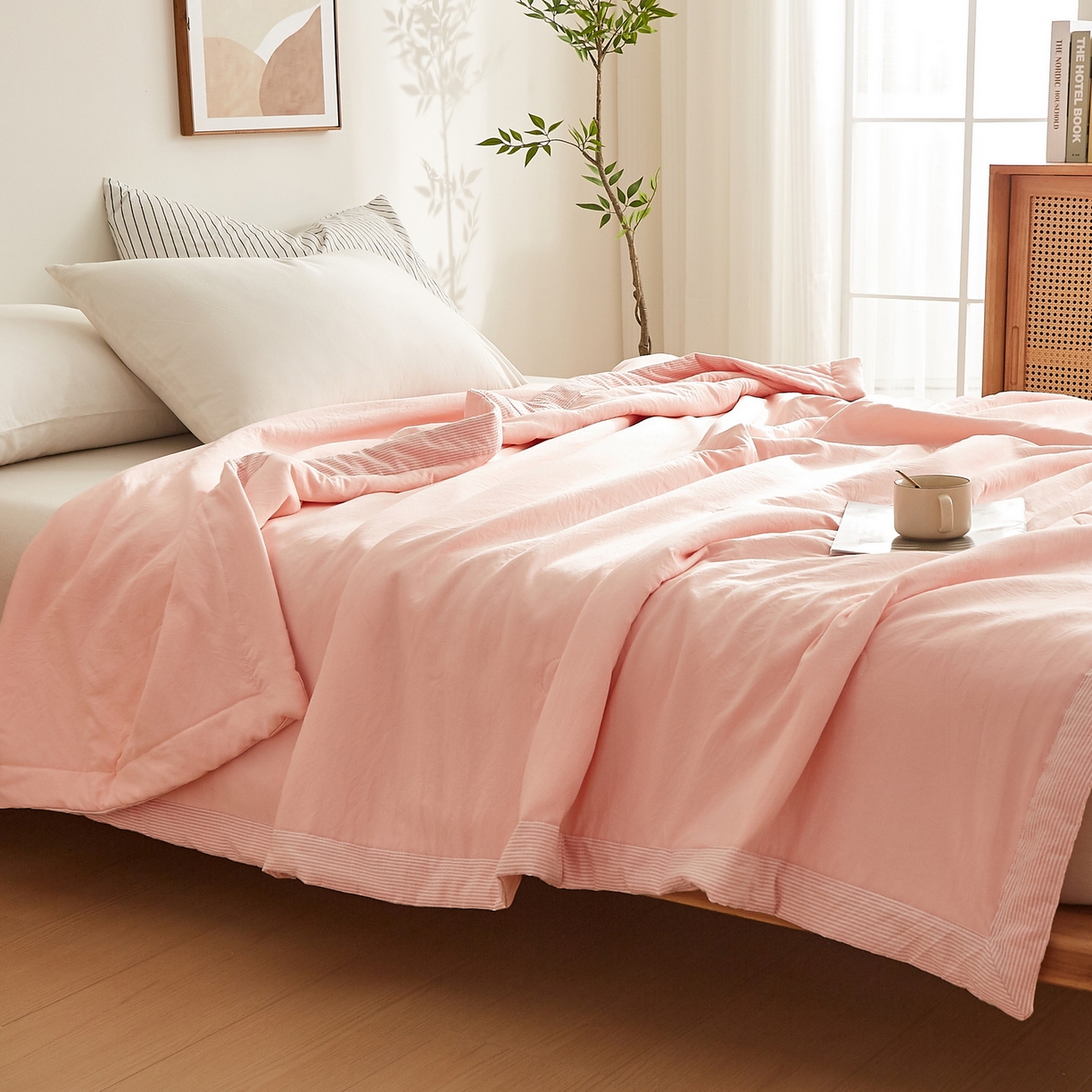 91家纺网 家纺一手货源 找家纺 格子铺 2026新款亲肤水洗棉棉花条纹包边夏被 粉