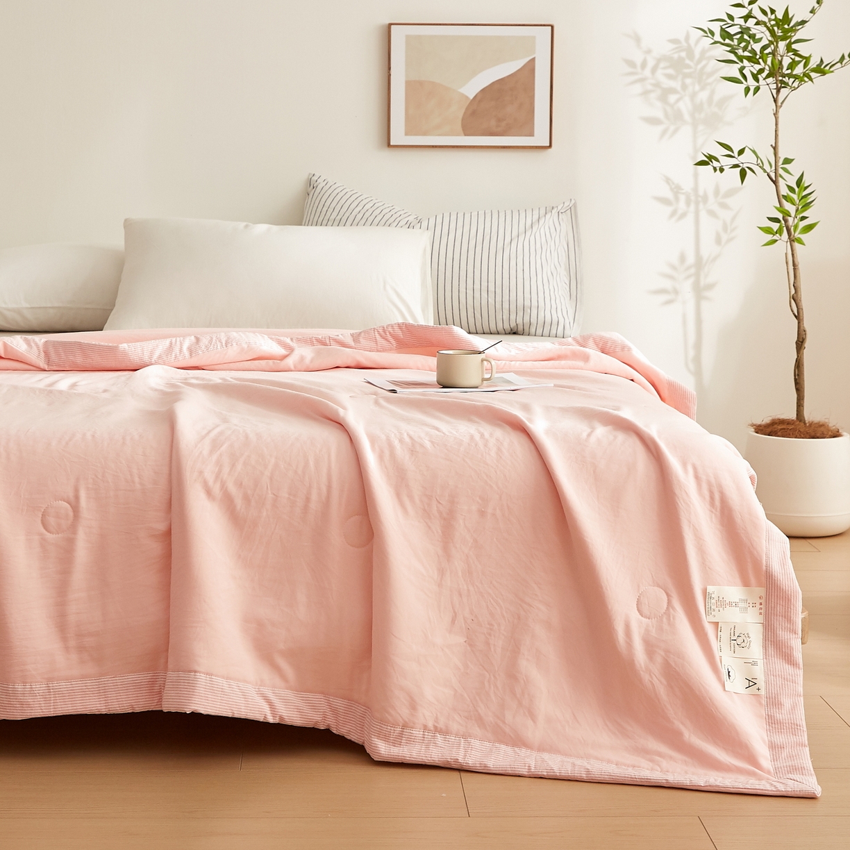 91家纺网 家纺一手货源 找家纺 格子铺 2026新款亲肤水洗棉棉花条纹包边夏被 粉