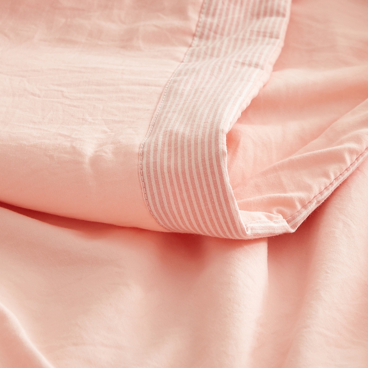 91家纺网 家纺一手货源 找家纺 格子铺 2026新款亲肤水洗棉棉花条纹包边夏被 粉