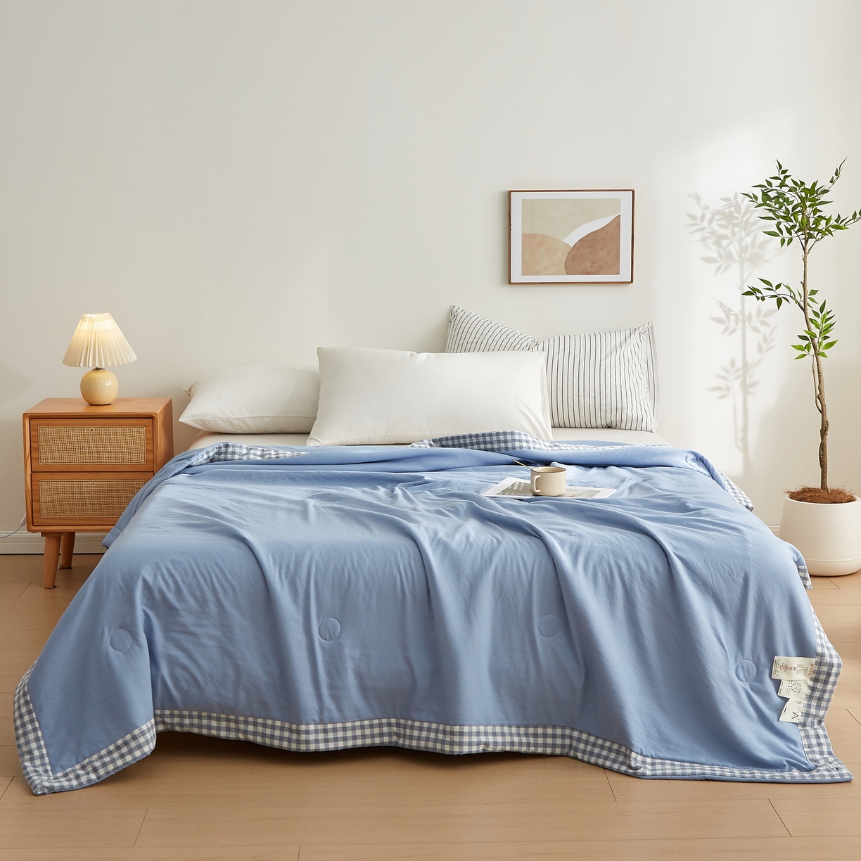 91家纺网 家纺一手货源 找家纺 格子铺 2026新款亲肤水洗棉棉花条纹包边夏被 浅蓝