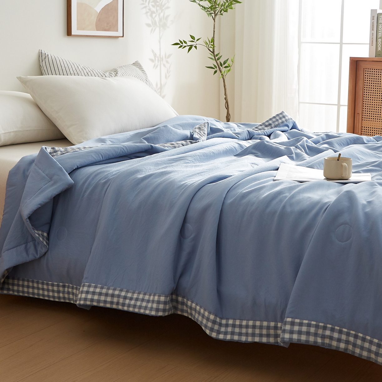 91家纺网 家纺一手货源 找家纺 格子铺 2026新款亲肤水洗棉棉花条纹包边夏被 浅蓝