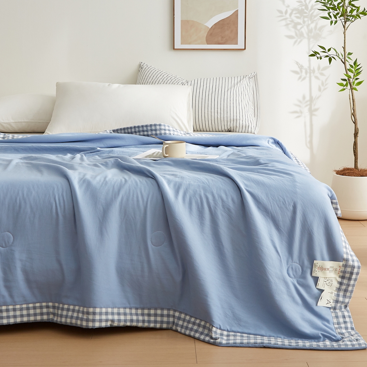 91家纺网 家纺一手货源 找家纺 格子铺 2026新款亲肤水洗棉棉花条纹包边夏被 浅蓝