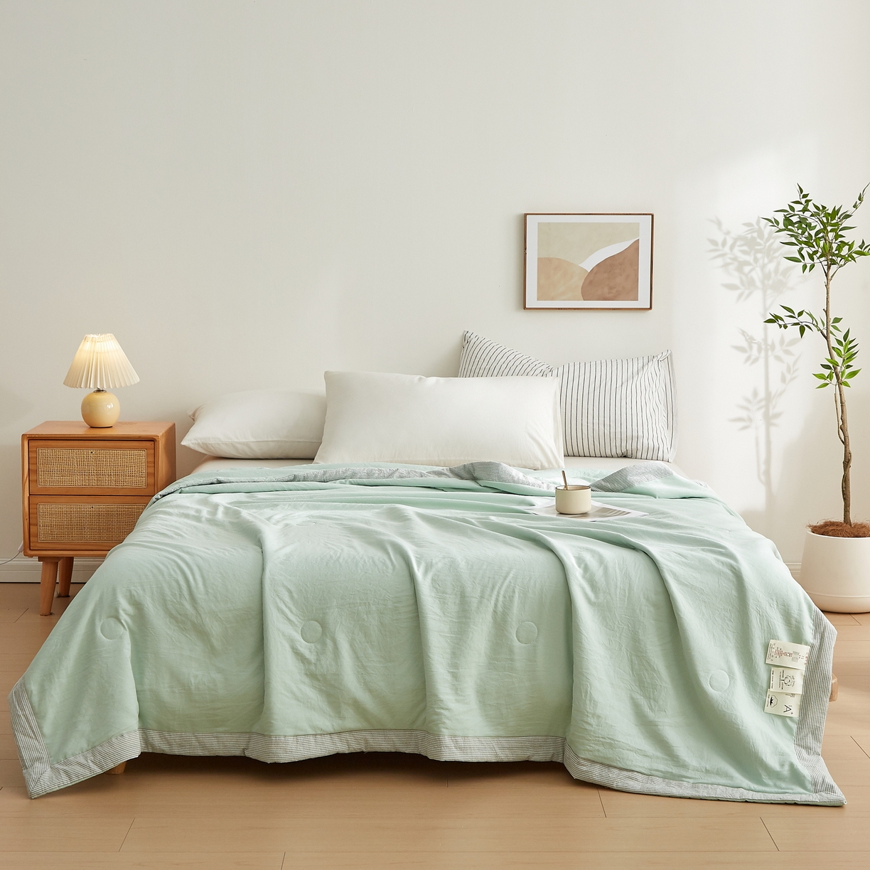 91家纺网 家纺一手货源 找家纺 格子铺 2026新款亲肤水洗棉棉花条纹包边夏被 松绿