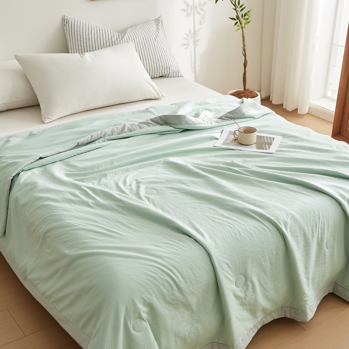 91家纺网 家纺一手货源 找家纺 格子铺 2026新款亲肤水洗棉棉花条纹包边夏被 松绿