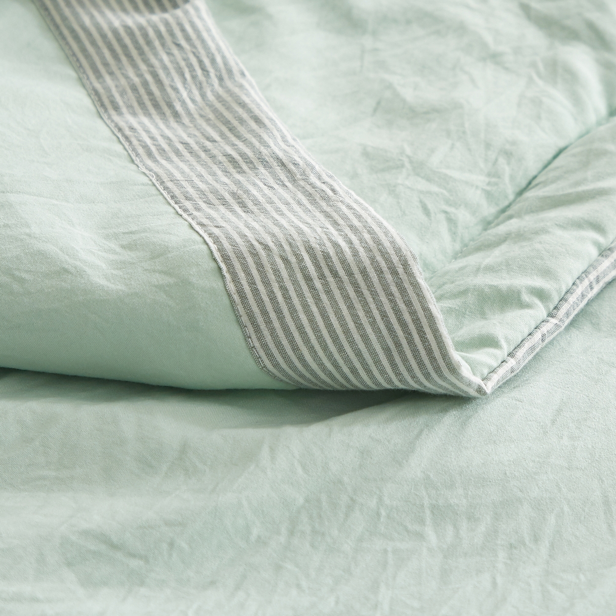 91家纺网 家纺一手货源 找家纺 格子铺 2026新款亲肤水洗棉棉花条纹包边夏被 松绿