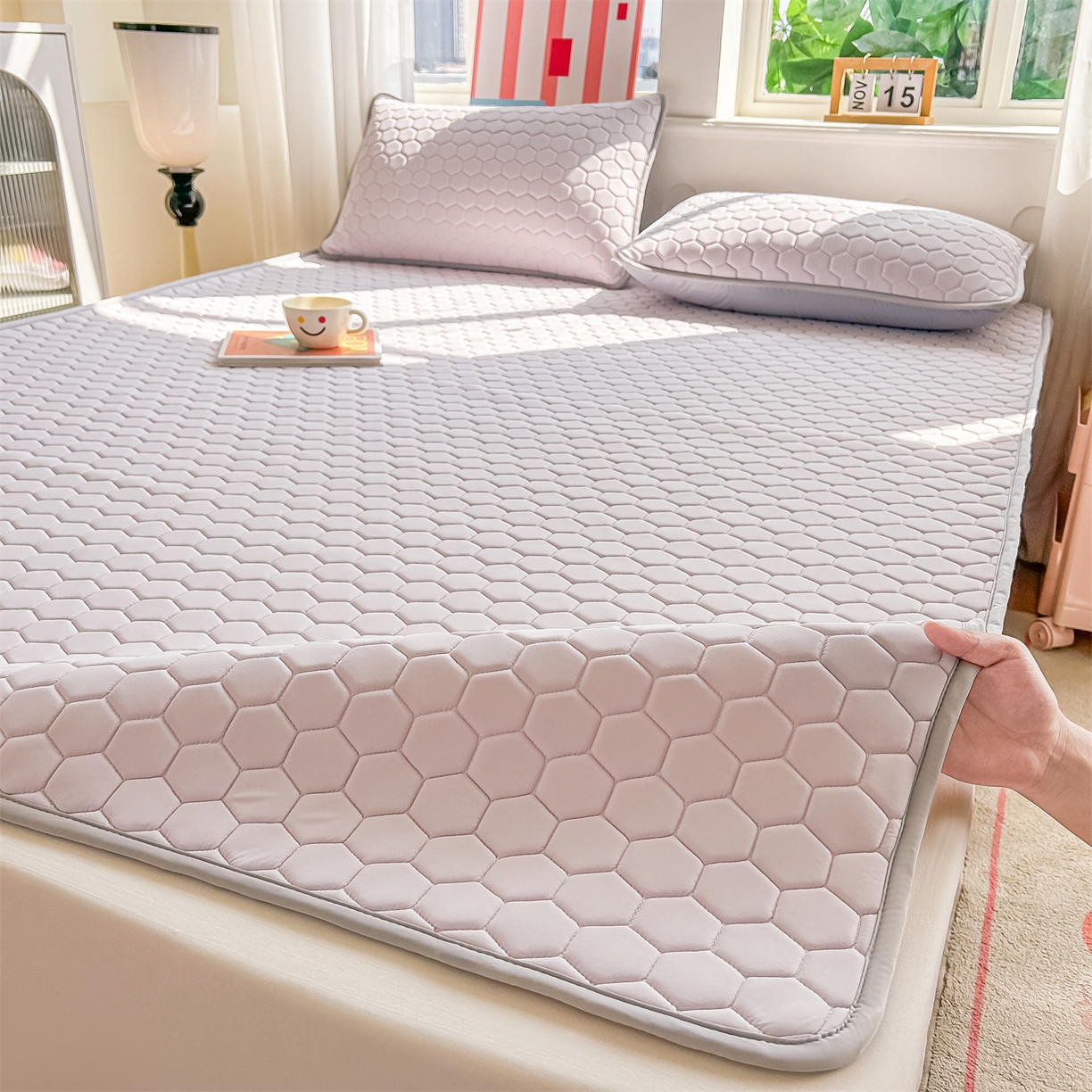 91家纺网 家纺一手货源 找家纺 爱宝被业 2026新款硅胶凉席席子凉席三件套 香芋紫