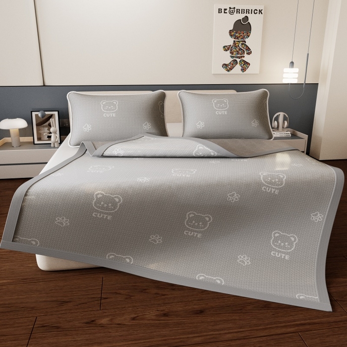 91家纺网 家纺一手货源 找家纺 好福居 2026新款A类冰感抑菌印花冰丝席凉席-床笠款-床席款 开心小熊灰-床席款