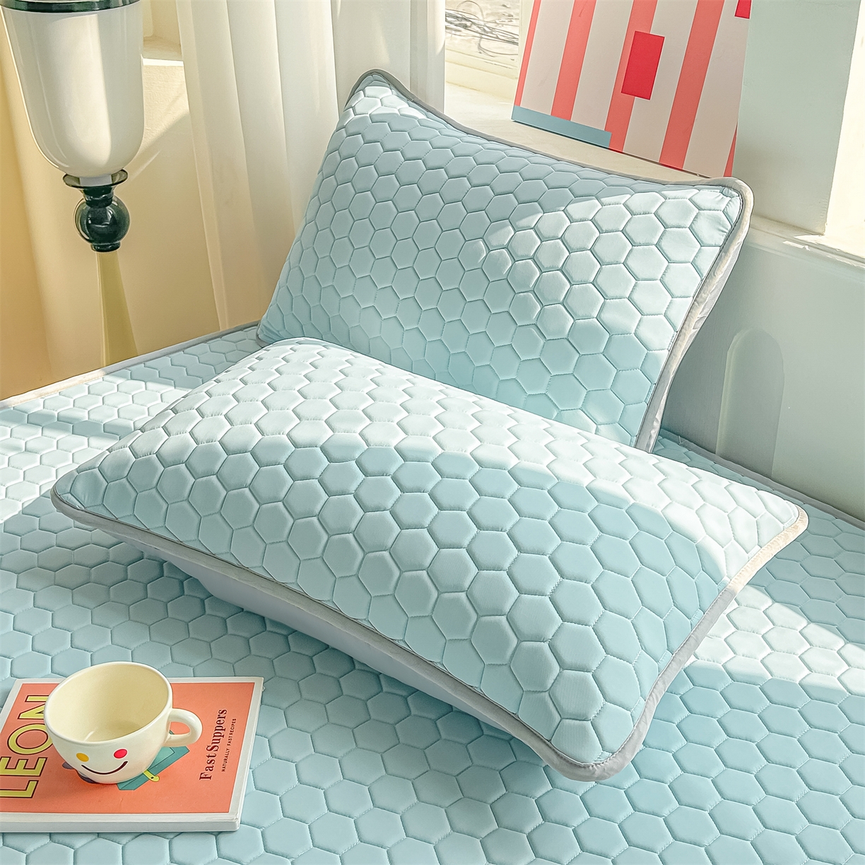 91家纺网 家纺一手货源 找家纺 爱宝被业 2026新款硅胶凉席席子凉席三件套 清新蓝