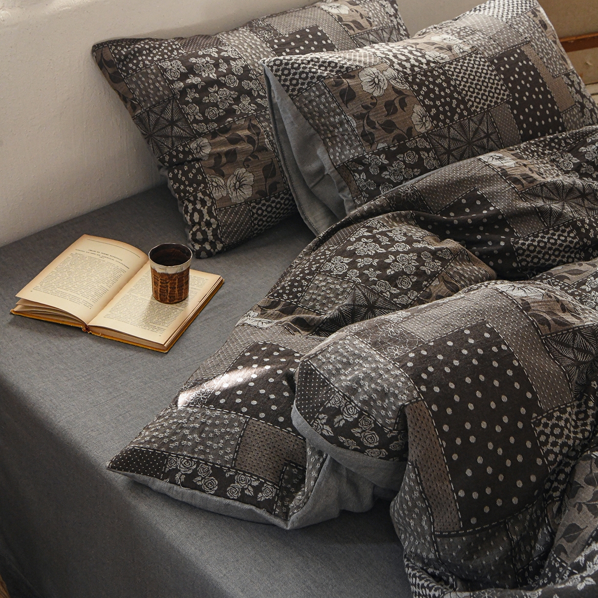 91家纺网 家纺一手货源 找家纺 （总）松色家居 2026新款全棉稀有织法浮雕四件套-纳兰河畔