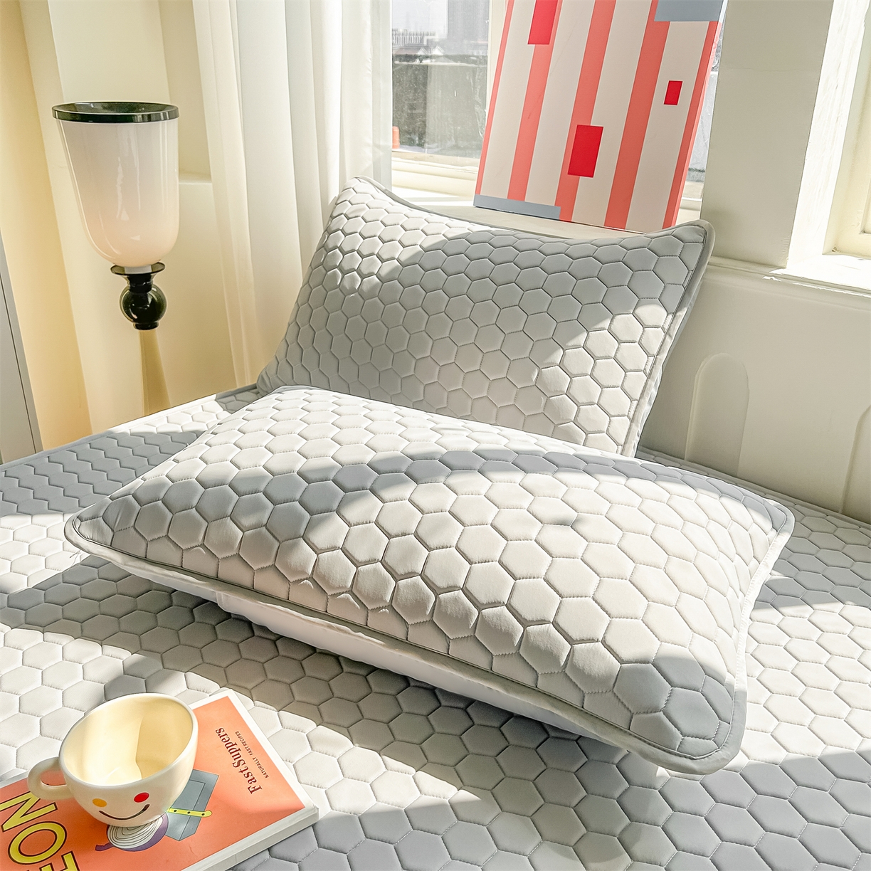 91家纺网 家纺一手货源 找家纺 爱宝被业 2026新款硅胶凉席席子凉席三件套 绅士灰