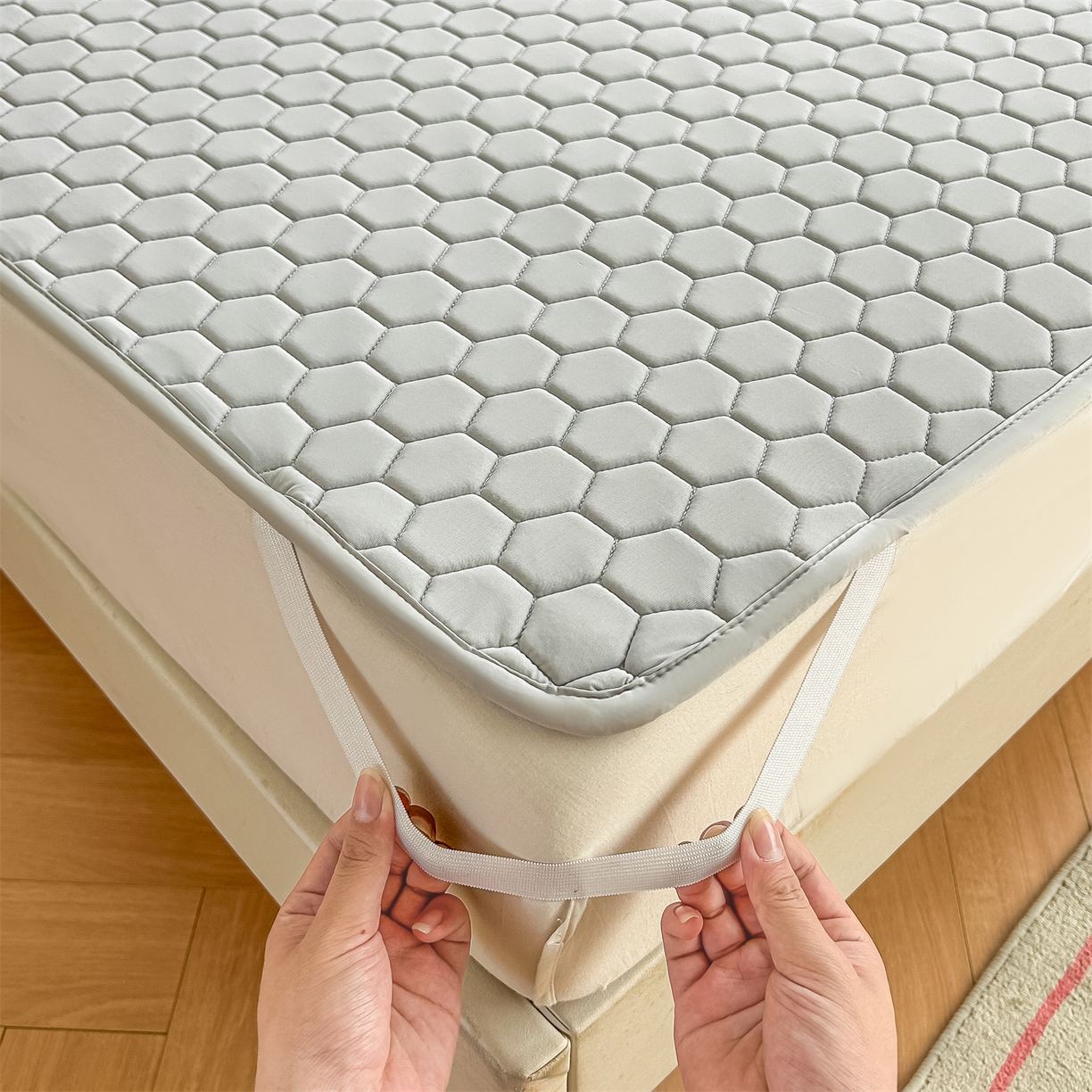 91家纺网 家纺一手货源 找家纺 爱宝被业 2026新款硅胶凉席席子凉席三件套 绅士灰