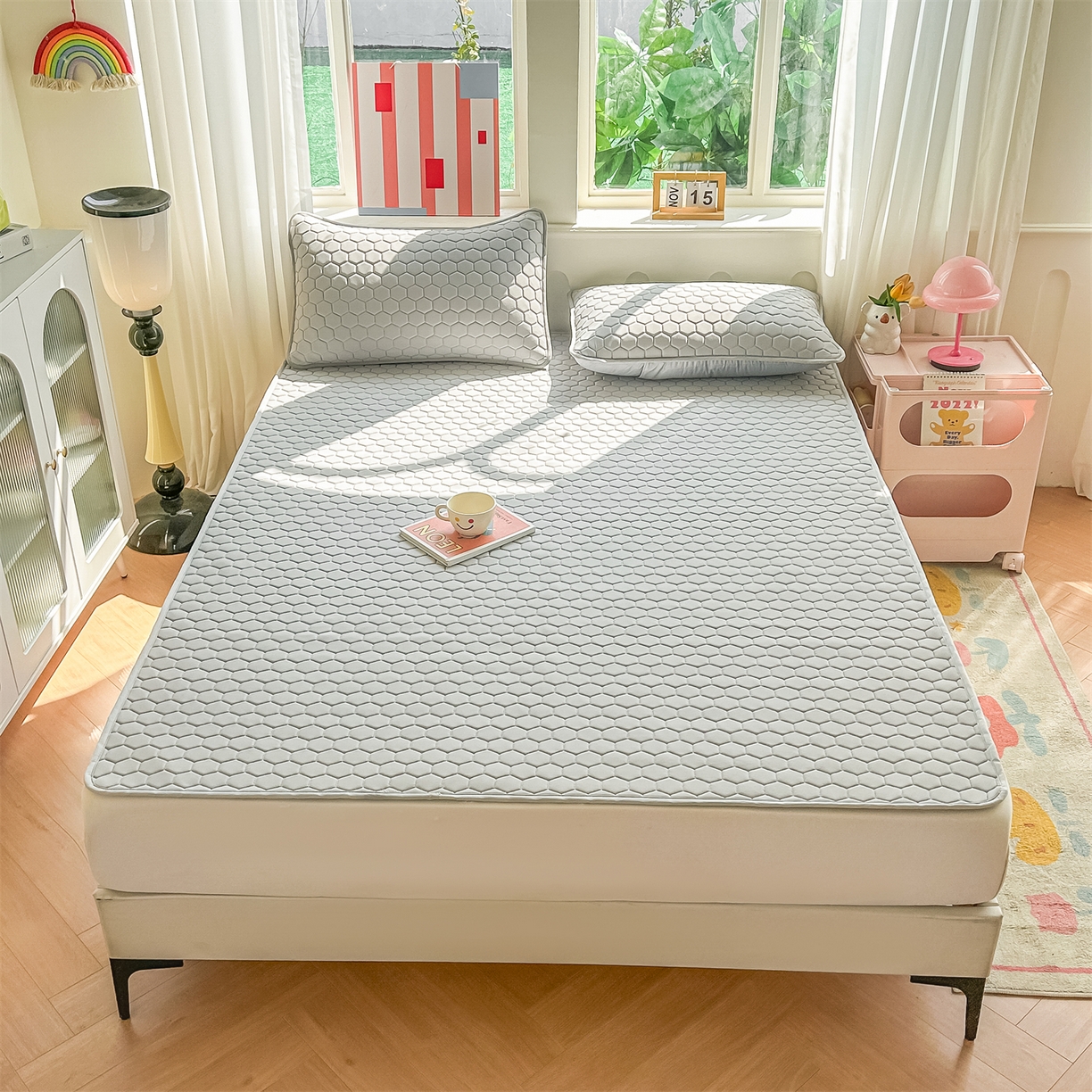 91家纺网 家纺一手货源 找家纺 爱宝被业 2026新款硅胶凉席席子凉席三件套 绅士灰