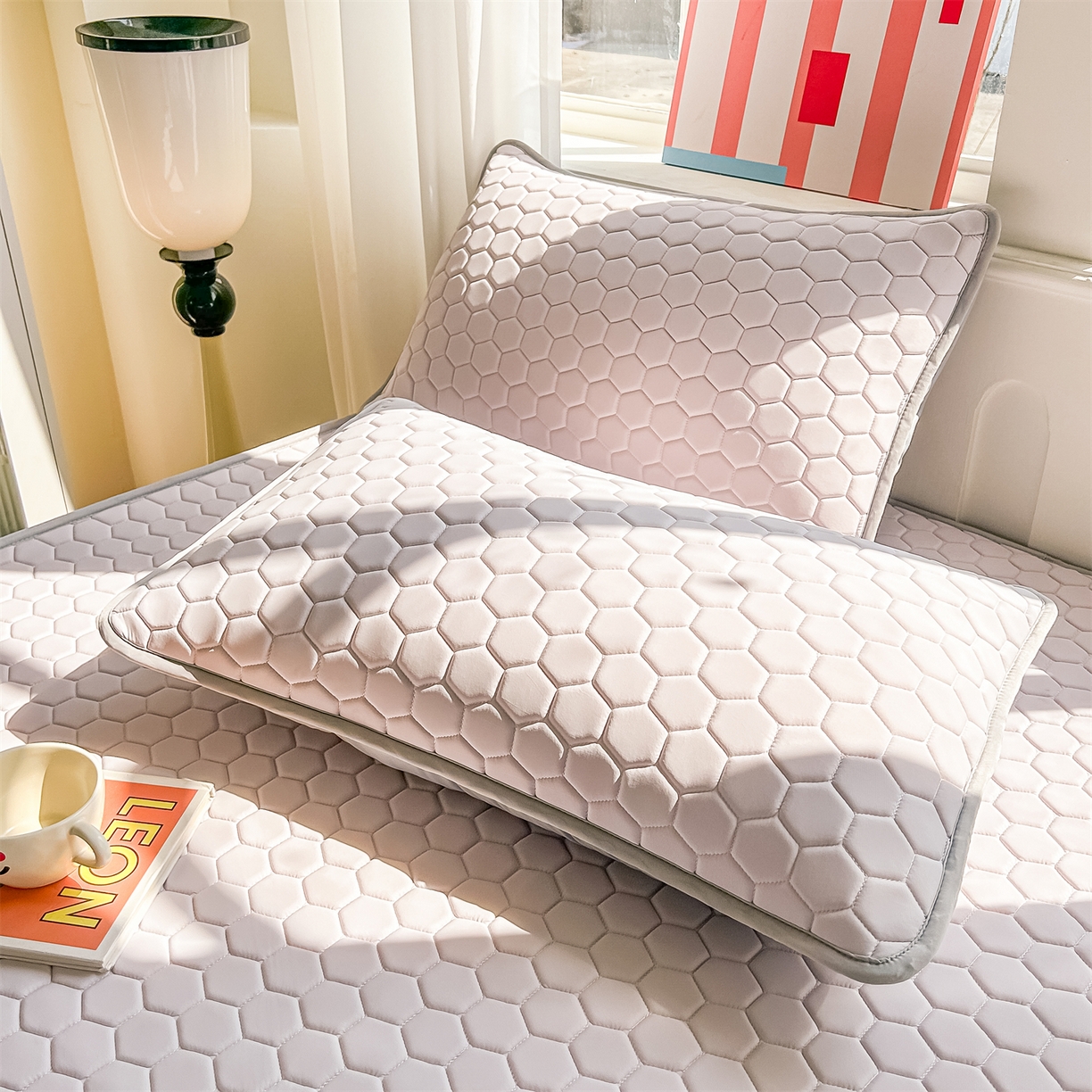 91家纺网 家纺一手货源 找家纺 爱宝被业 2026新款硅胶凉席席子凉席三件套 香芋紫