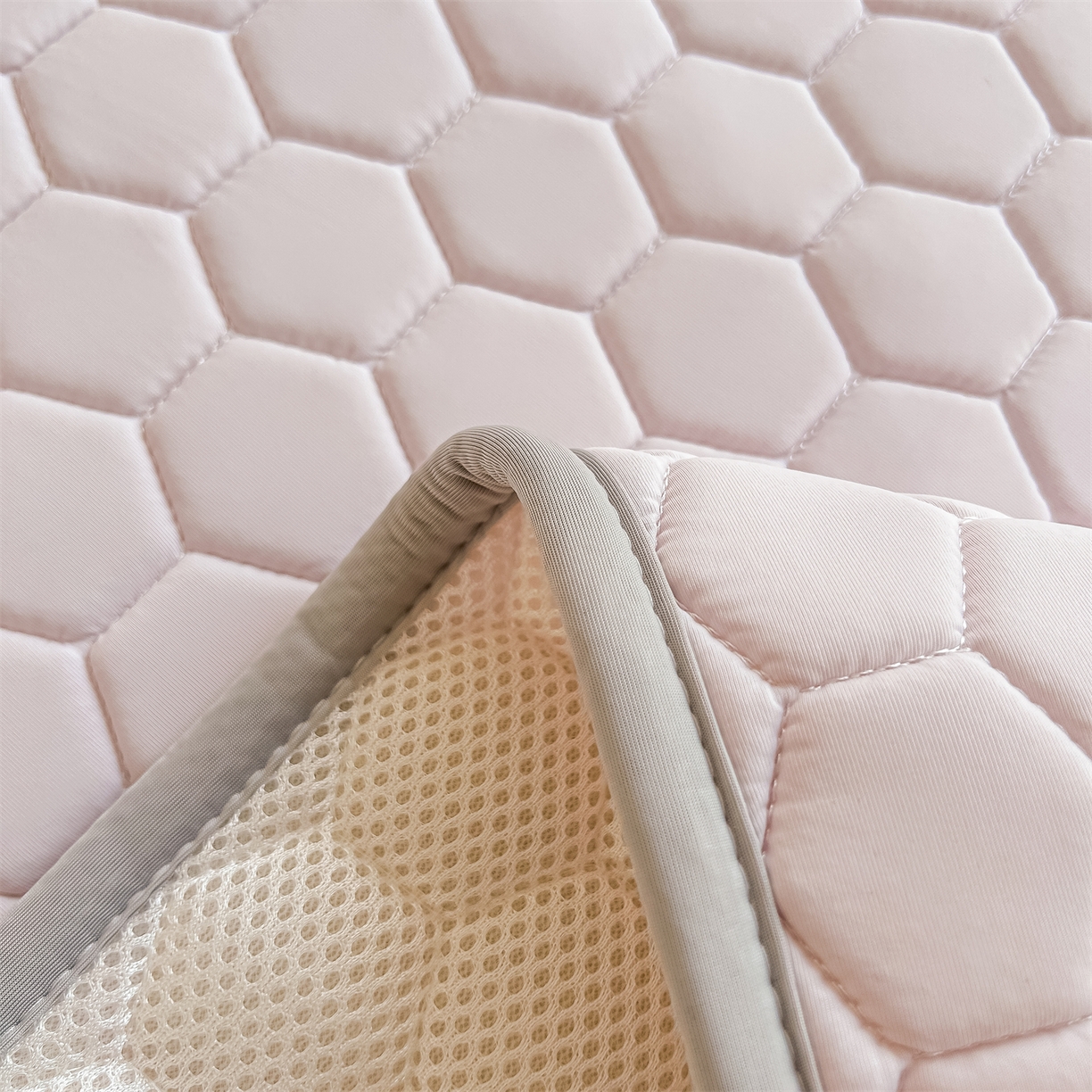 91家纺网 家纺一手货源 找家纺 爱宝被业 2026新款硅胶凉席席子凉席三件套 香芋紫