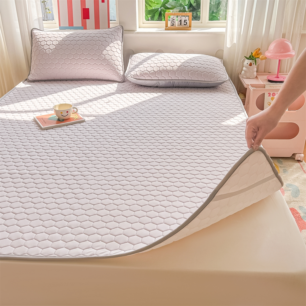 91家纺网 家纺一手货源 找家纺 爱宝被业 2026新款硅胶凉席席子凉席三件套 香芋紫