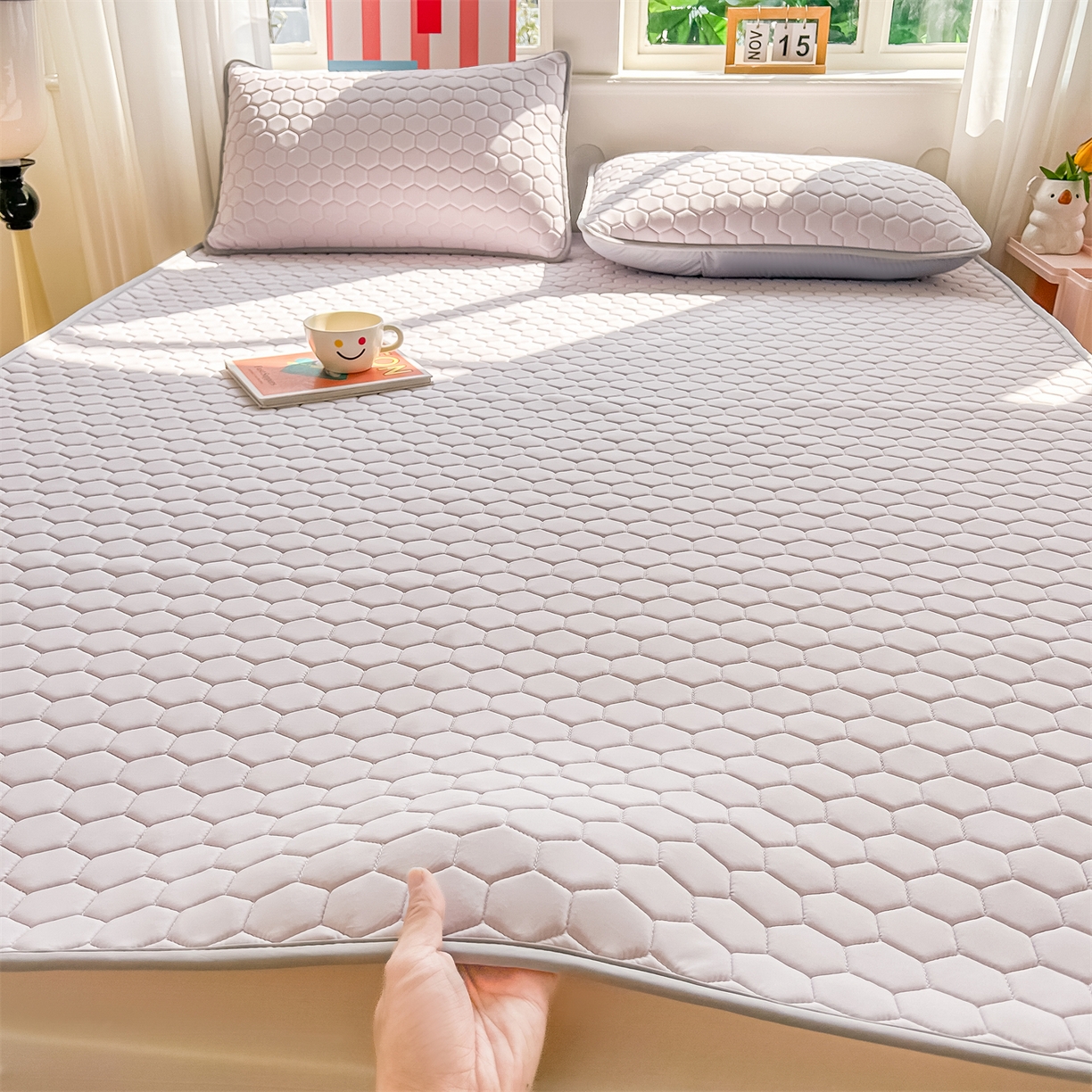 91家纺网 家纺一手货源 找家纺 爱宝被业 2026新款硅胶凉席席子凉席三件套 香芋紫