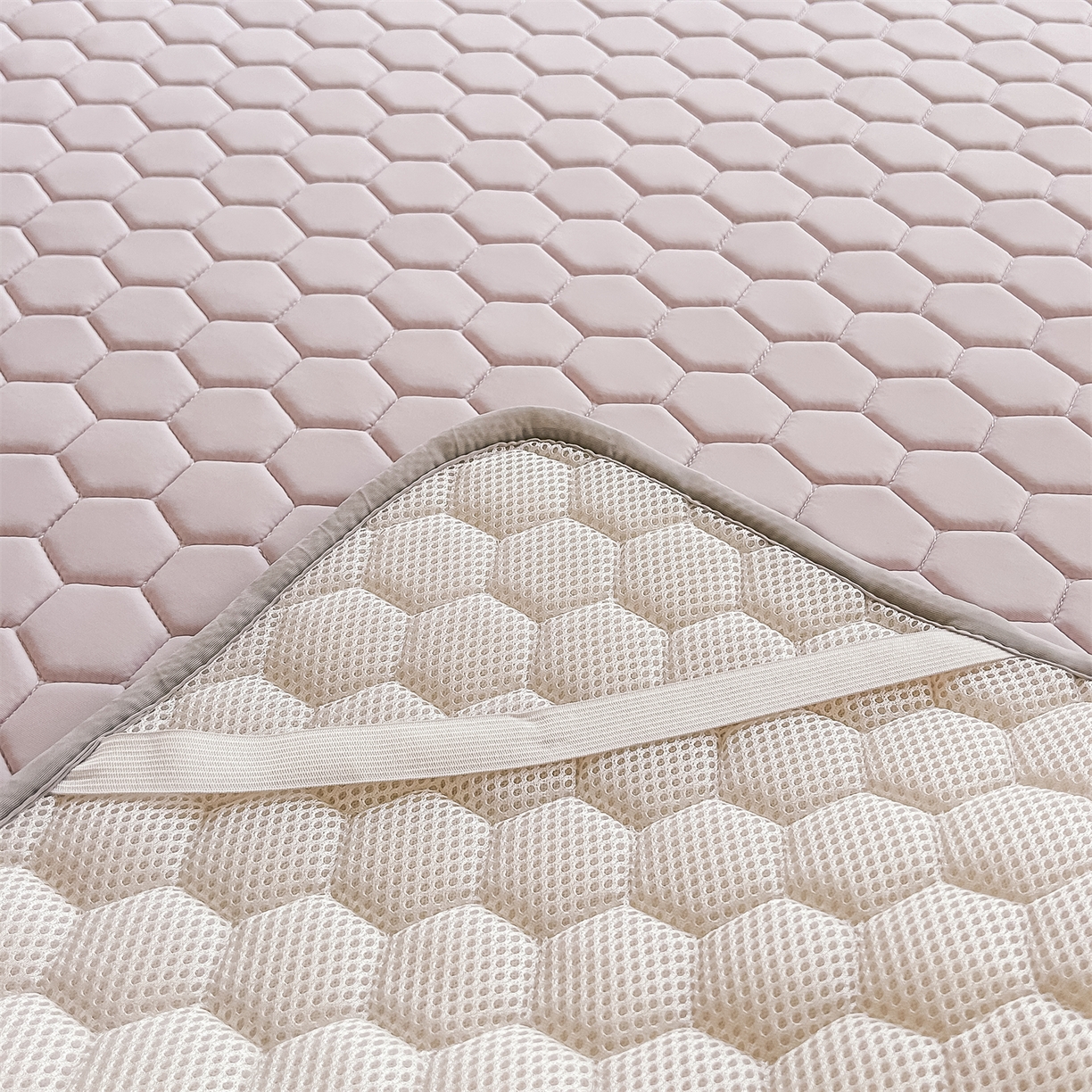 91家纺网 家纺一手货源 找家纺 爱宝被业 2026新款硅胶凉席席子凉席三件套 香芋紫