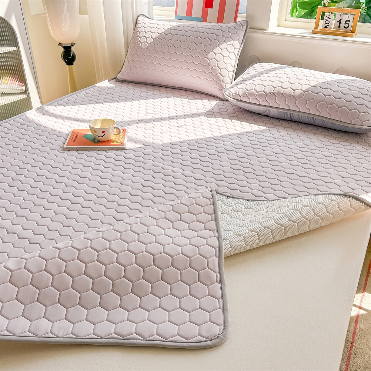 91家纺网 家纺一手货源 找家纺 爱宝被业 2026新款硅胶凉席席子凉席三件套 香芋紫