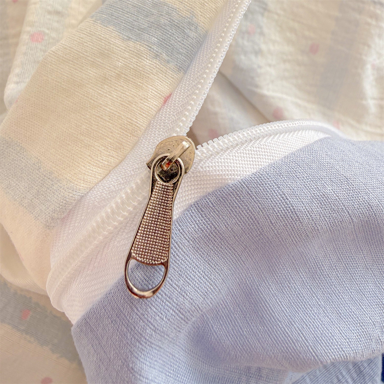 91家纺网 家纺一手货源 找家纺 名兮家居 2026新款A类皱皱纱四件套 蓝条日记