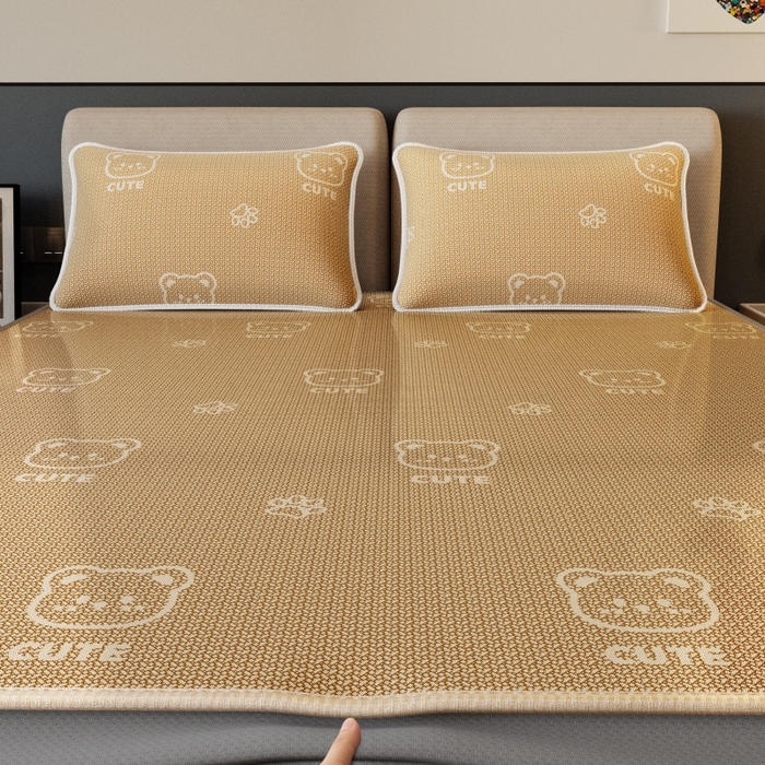 91家纺网 家纺一手货源 找家纺 好福居 2026新款A类冰感抑菌印花冰丝席凉席-床笠款-床席款 开心小熊咖-床笠款