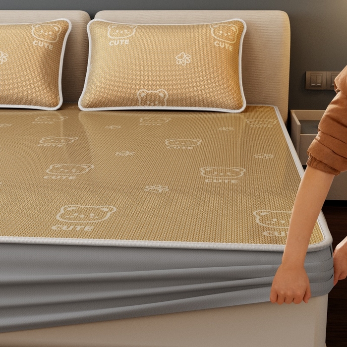 91家纺网 家纺一手货源 找家纺 好福居 2026新款A类冰感抑菌印花冰丝席凉席-床笠款-床席款 开心小熊咖-床笠款