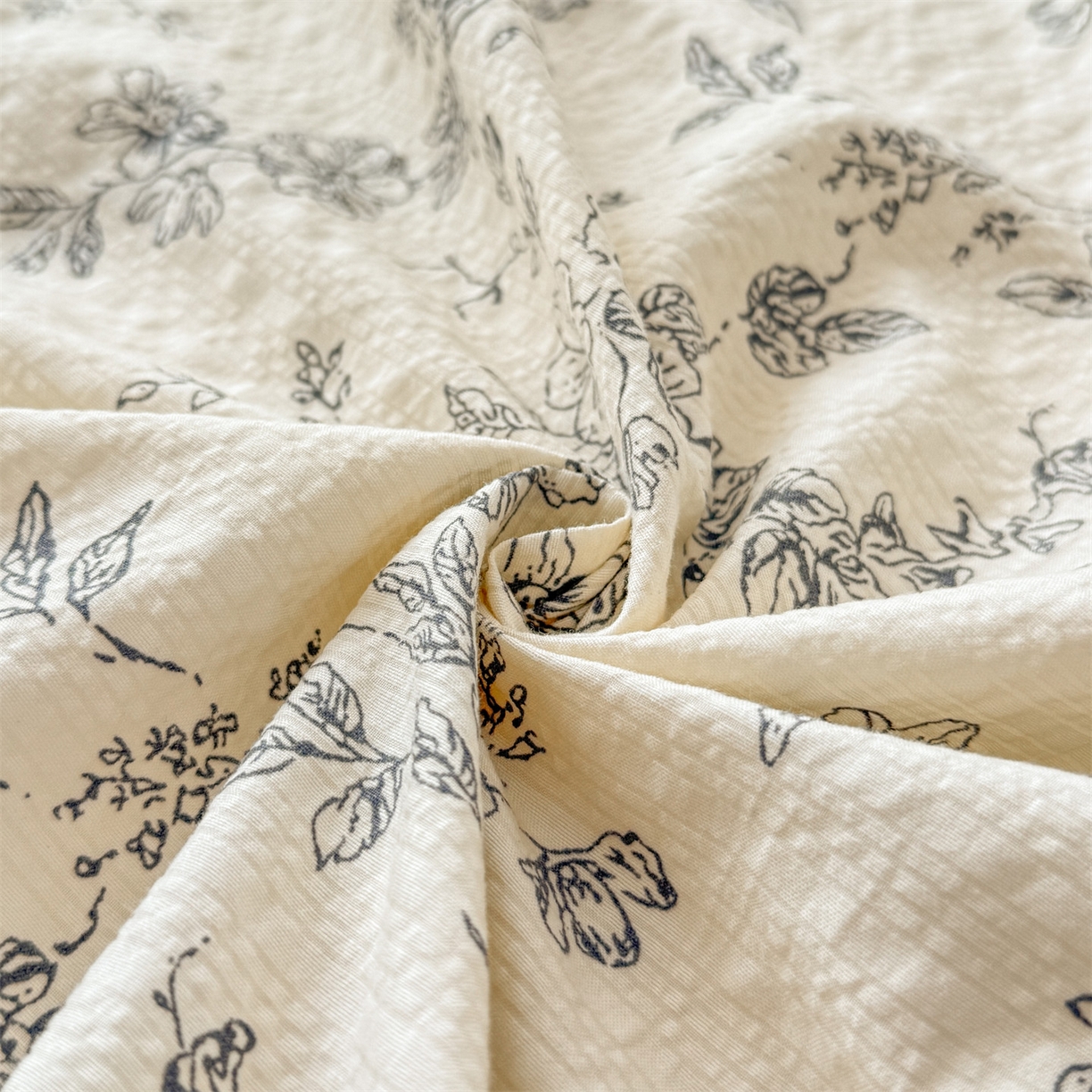 91家纺网 家纺一手货源 找家纺 优眠坊 2026春夏新款泡芙纱印花单床笠 床笠单件 花之秘境-单层