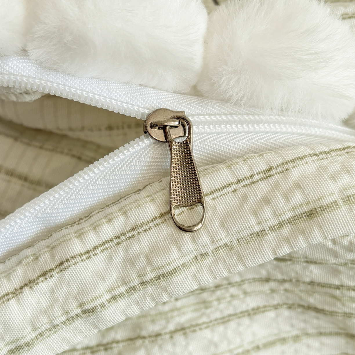 91家纺网 家纺一手货源 找家纺 N先生+V 13814689556 发大图/买家秀 2026新款A类毛球花边泡芙纱四件套 可爱熊猫