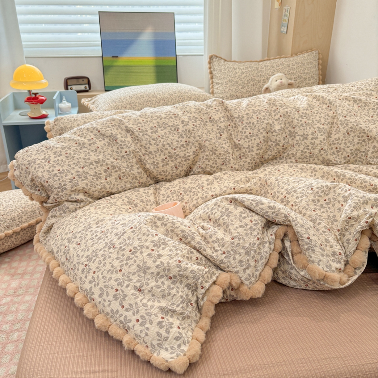 91家纺网 家纺一手货源 找家纺 N先生+V 13814689556 发大图/买家秀 2026新款A类毛球花边泡芙纱四件套 花蔓