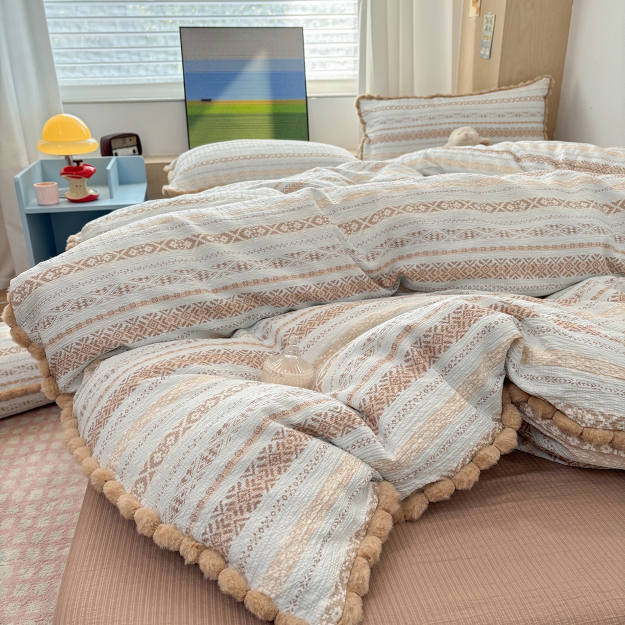 91家纺网 家纺一手货源 找家纺 N先生+V 13814689556 发大图/买家秀 2026新款A类毛球花边泡芙纱四件套 遇见